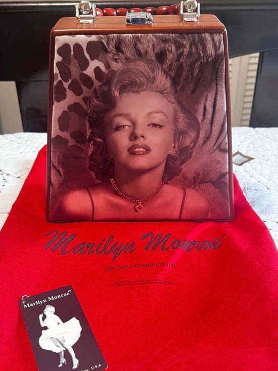 Marilyn Monroe Handbags - Vintage Marilyn Monroe Wood Box Purse | Chic Creations Beaded Handle NWT